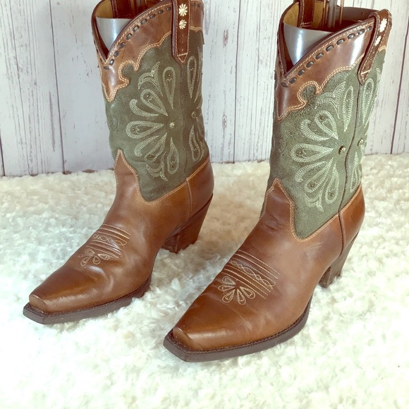 Ariat Shoes - Ariat cowboy boots women’s